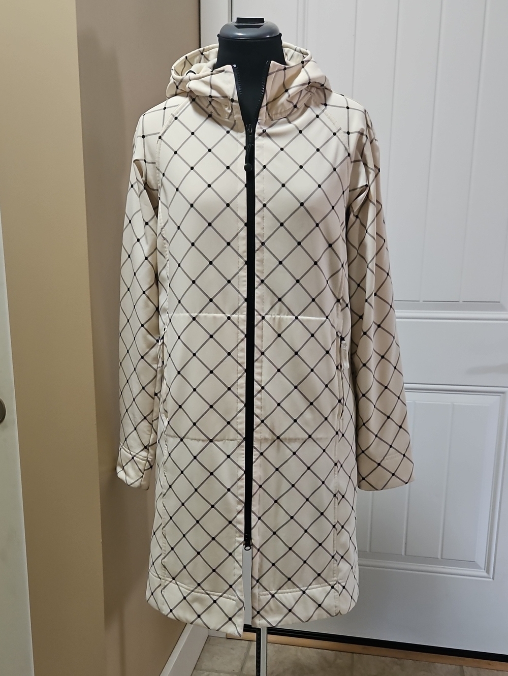 Lululemon Apres Yoga Rain Jacket Estimate Size 8/M In Ivory/Black